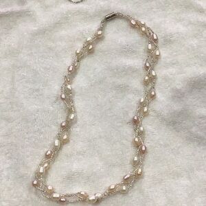 Decorative pearl necklace